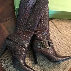 Heel boots